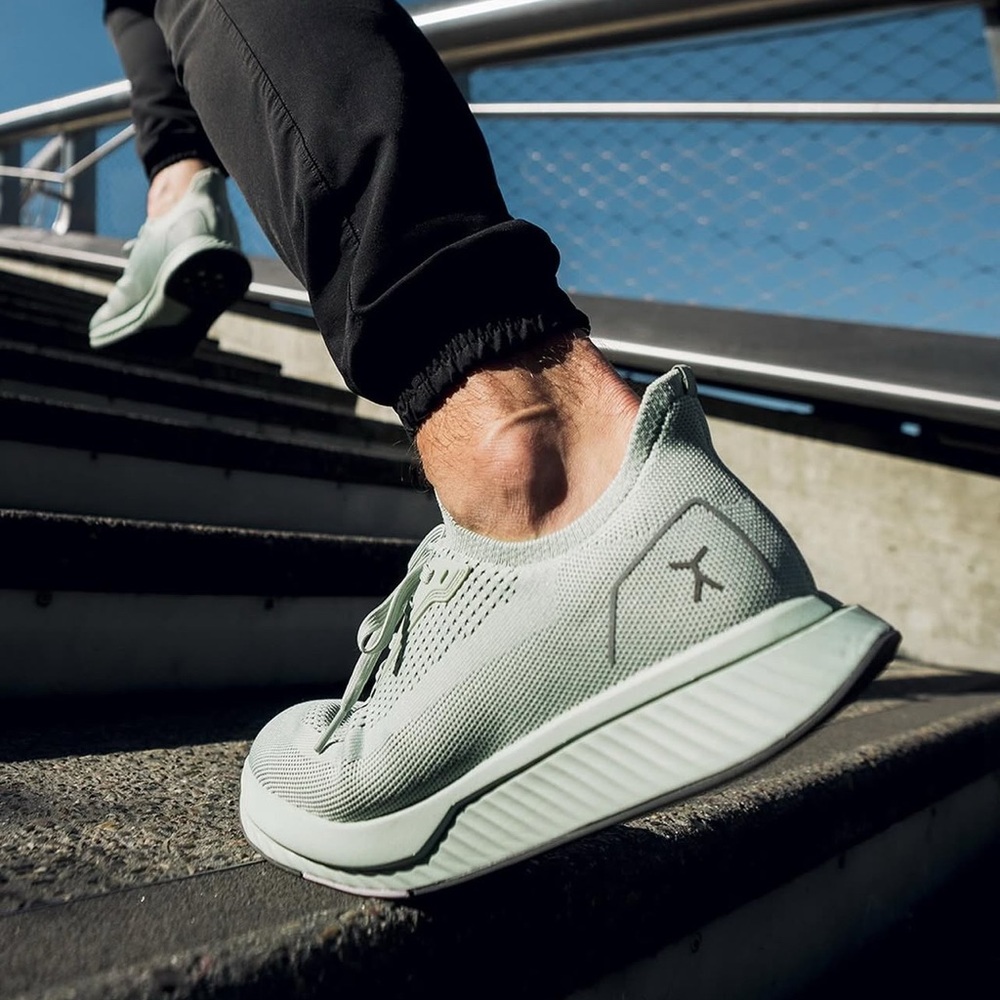 NWT. Flux adapt Runner Calcite Green